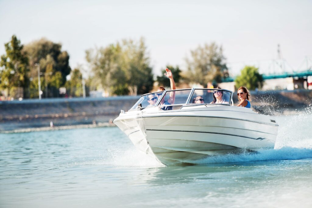 Sportbootfuehrerschein Binnen Onlinekurs Motorboot Segelboot